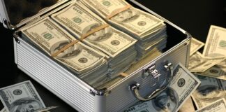 Ile zarabia młodszy specjalista ds marketingu?