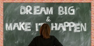 Do czego prowadzi brak samoakceptacji?